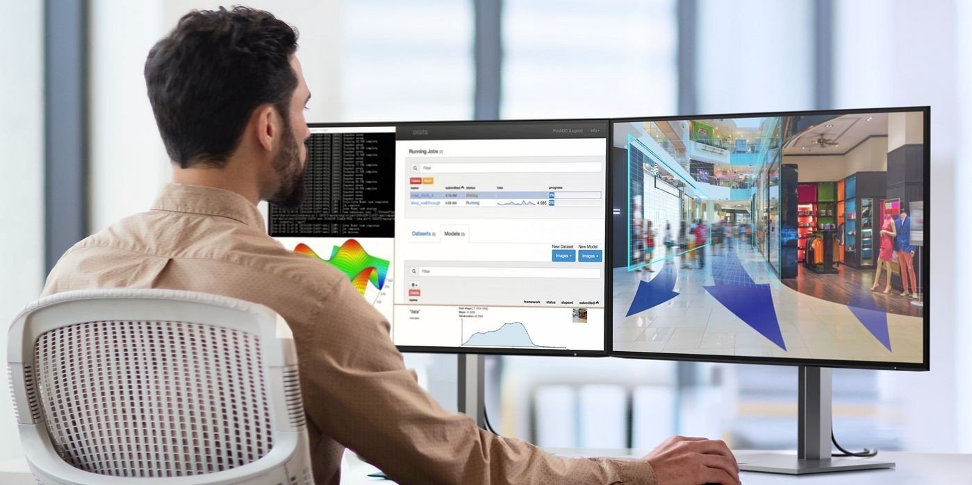 Profesional analizando datos en su workstation HP