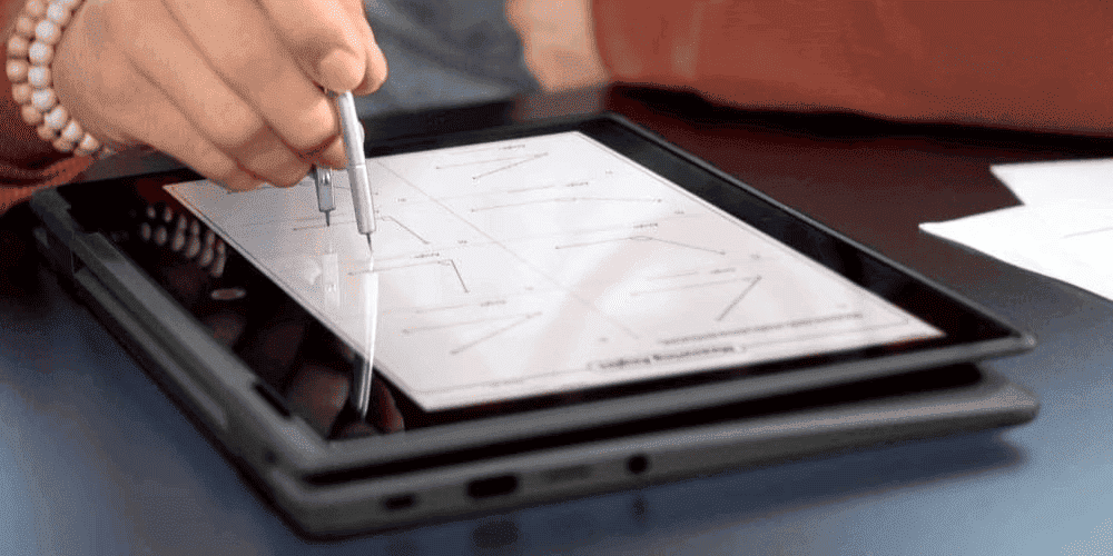 Portátil HP con Windows 11 mostrando aplicaciones alternativas para usuarios colombianos
